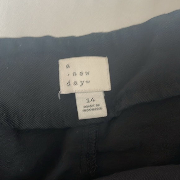 Shorts - Picture 4 of 4